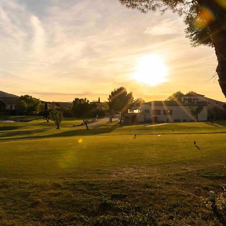 Magnifique Vue Lac Au Golf De Pont-Royal Mallemort Exterior foto